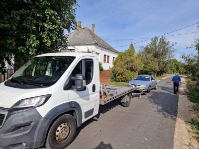 Elromlott vízpumpa miatti autómentés