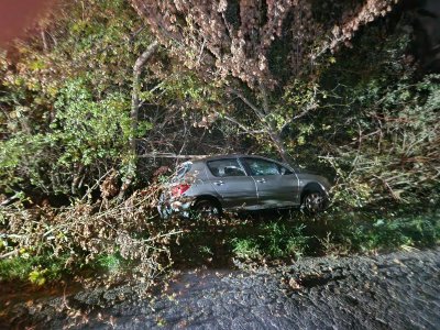 Csúszós útburkolat éjjel