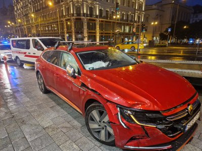 Hármas koccanás az Erzsébet hídon