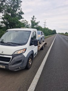 Autómentés Budapest irányába az M3 autópályán