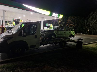 Felborult autó mentése az M7-es autópályán